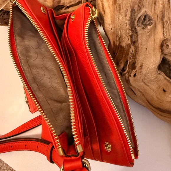 Michael Kors Coral Leather Crossbody with Gold Hardware NWOT+COA - Picture 8 of 12